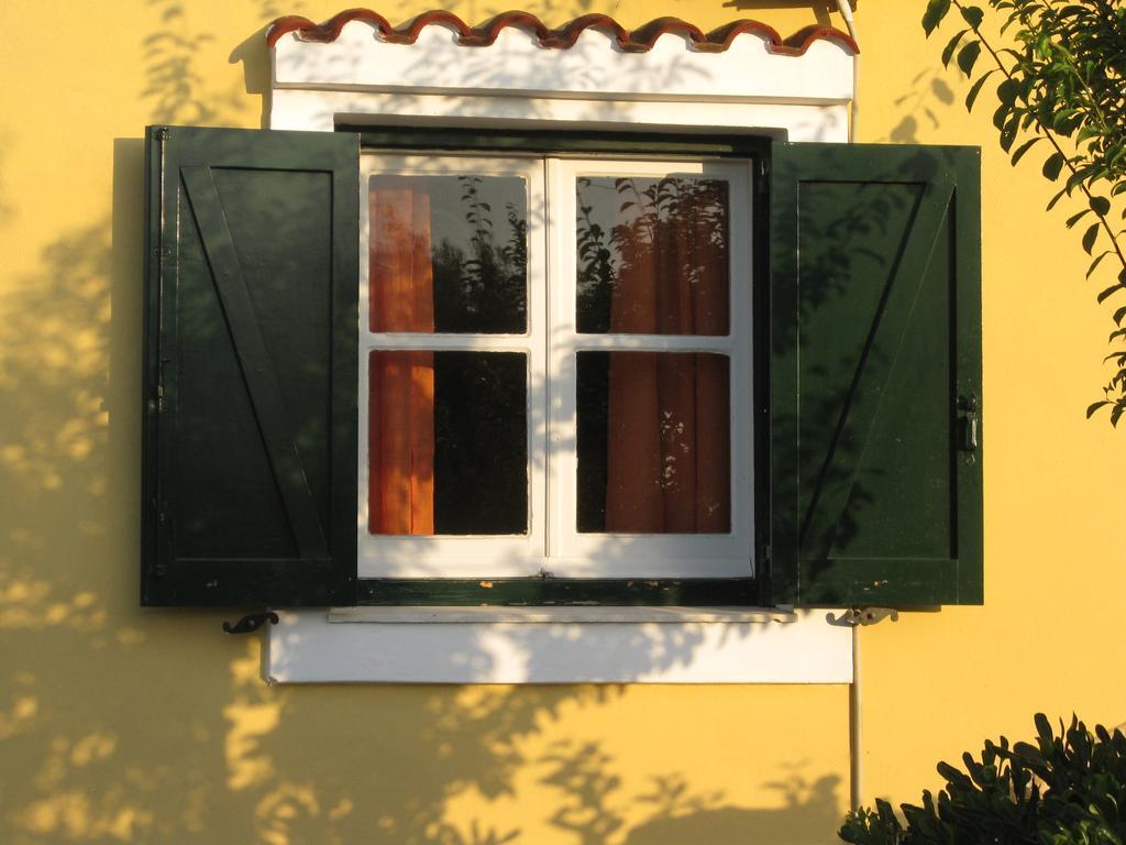 Amalia Acharavi * Acharavi (Corfu)